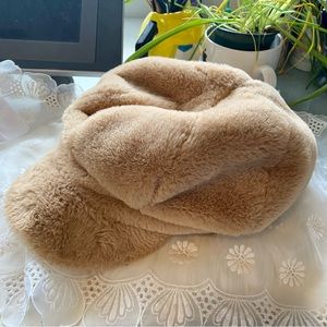 Women’s faux fur newsboy cap